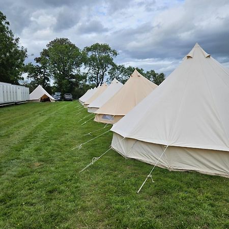 Suitehuts @ Silverstone Bagian luar foto
