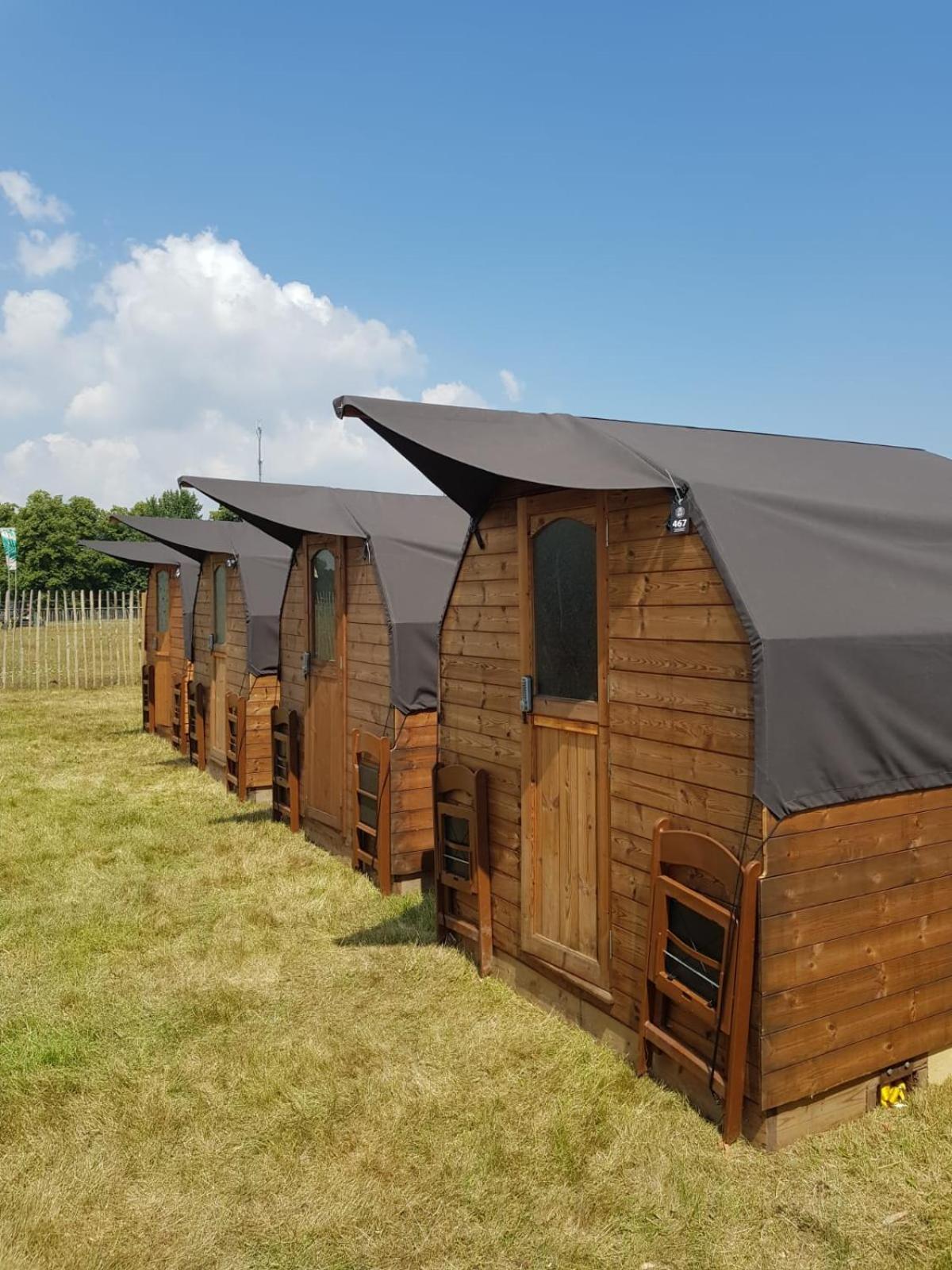 Suitehuts @ Silverstone Bagian luar foto