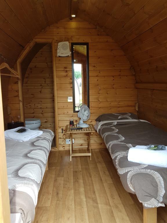 Suitehuts @ Silverstone Bagian luar foto